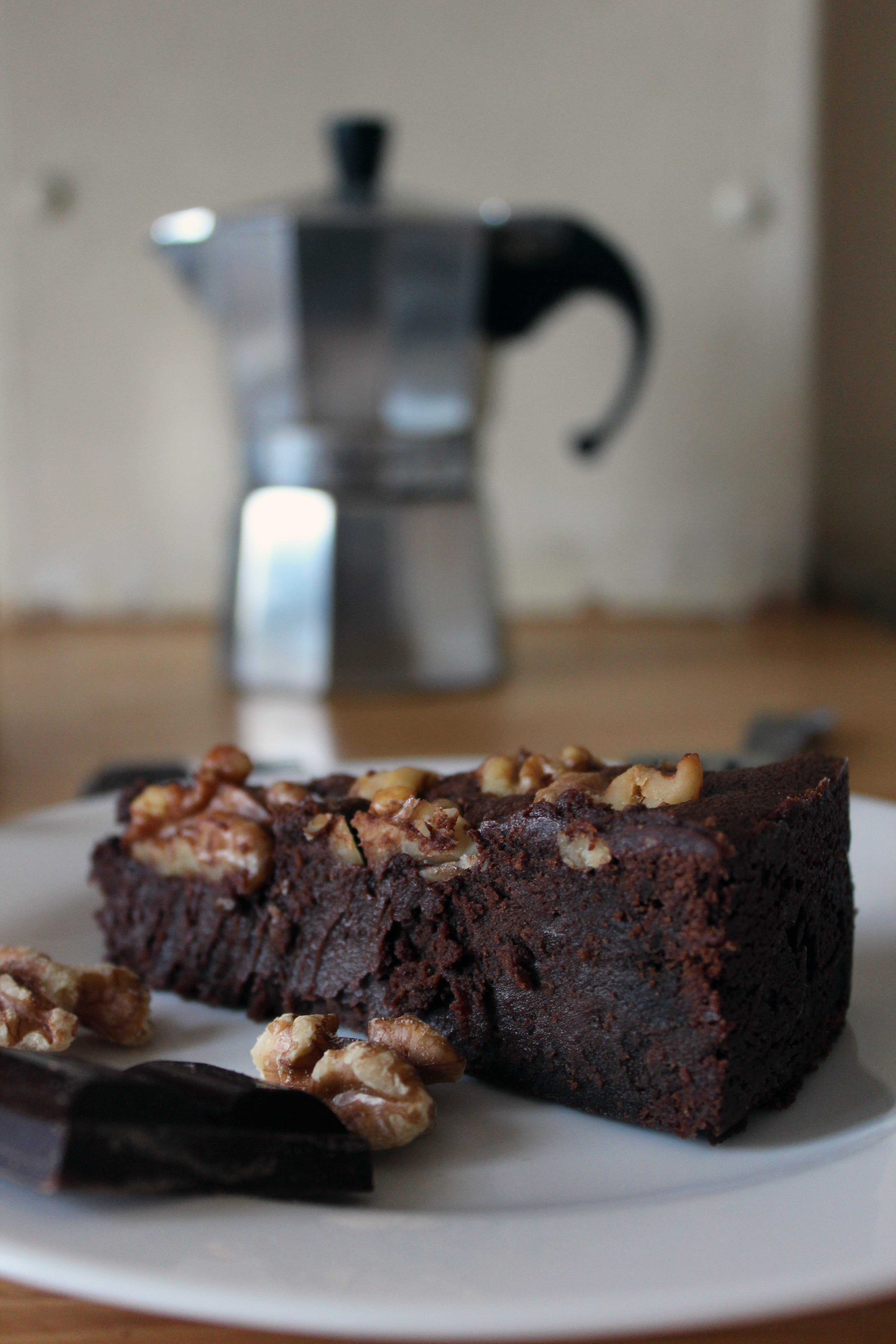 Browniestück vor Kaffee.jpg